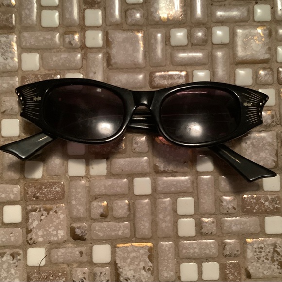 Vintage Cat Eye Sunglasses - Picture 1 of 4